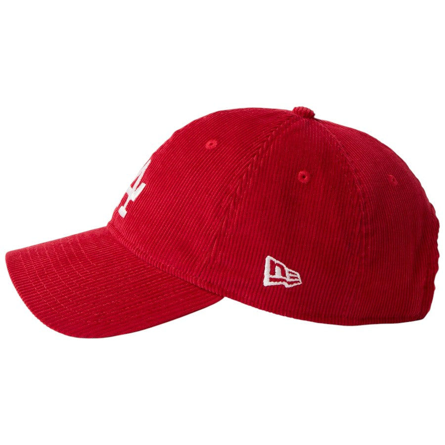 NEW ERA 9TWENTY Corduroy ドジャース キャップ スカーレット 左向き NEフラッグロゴ刺繍 15137270