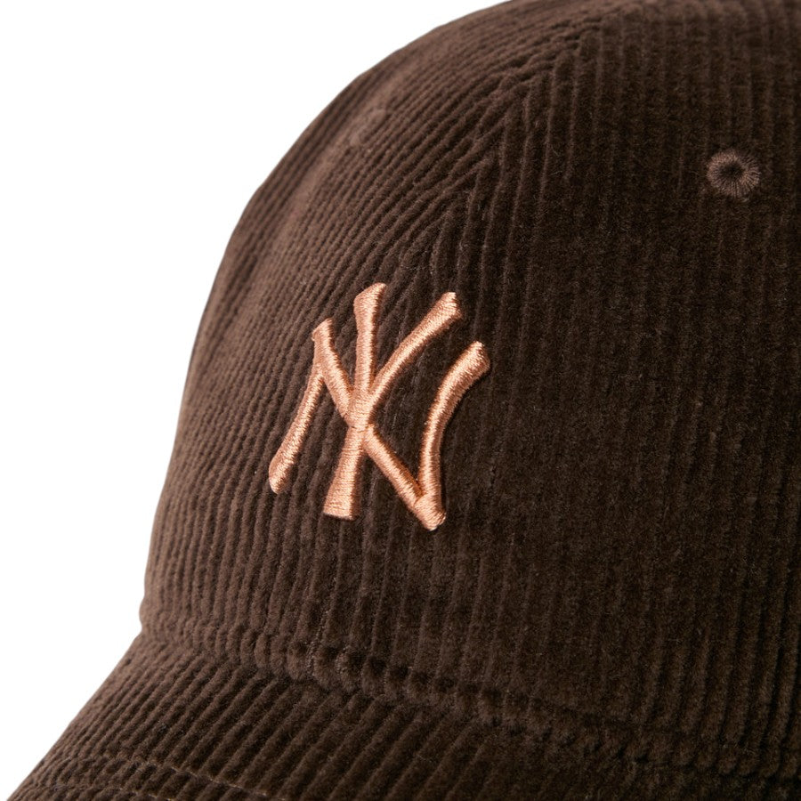 NEW ERA 9TWENTY Corduroy コーデュロイ ニューヨーク・ヤンキース キャップ ブラウン フロントロゴ刺繍詳細 15137245