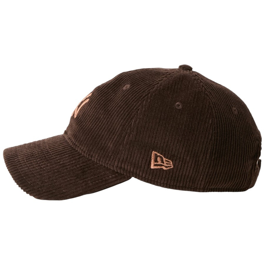 NEW ERA 9TWENTY Corduroy コーデュロイ ニューヨーク・ヤンキース キャップ ブラウン 左向き NEフラッグロゴ刺繍 15137245