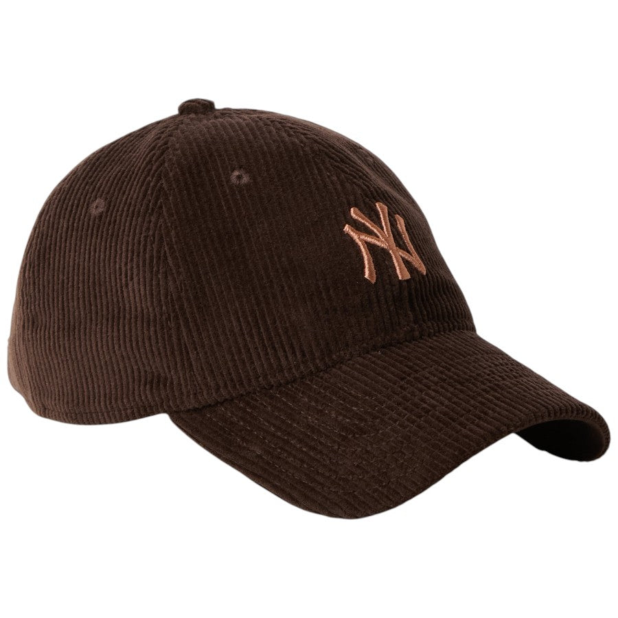 NEW ERA 9TWENTY Corduroy コーデュロイ ニューヨーク・ヤンキース キャップ ブラウン 右斜め向き 15137245