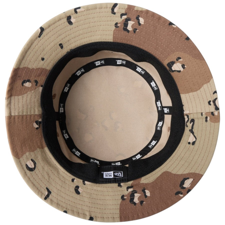 NEW ERA バケット01 Draw Cord Angler Club デザートカモ 裏側 15125081