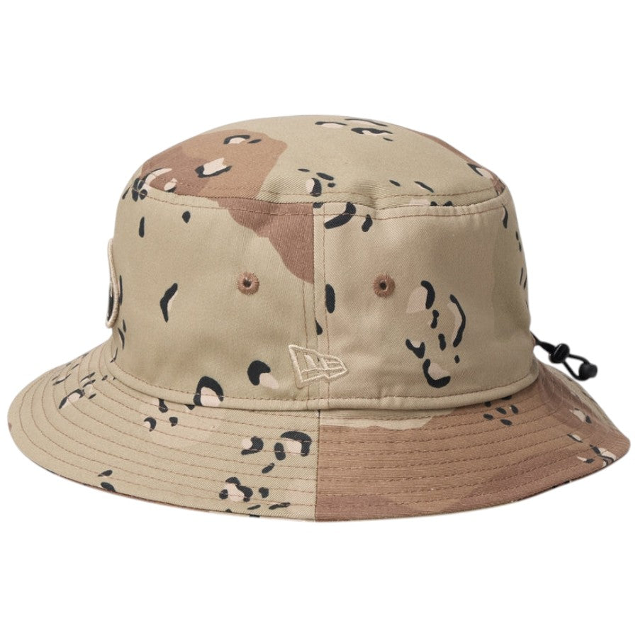 NEW ERA バケット01 Draw Cord Angler Club デザートカモ 左向き NEフラッグロゴ刺繍 15125081