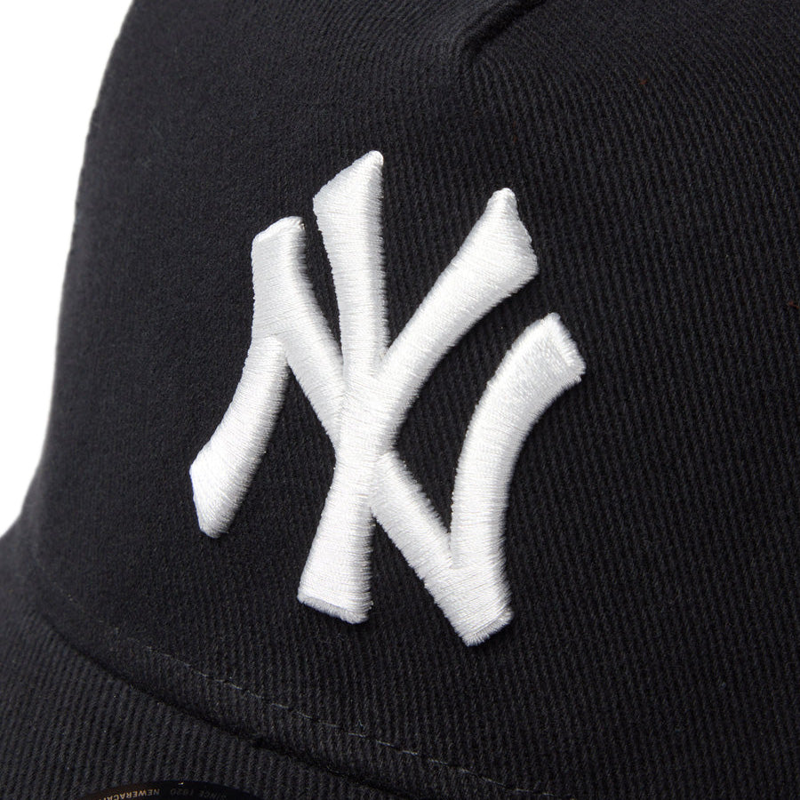 NEW ERA キャップ ヤンキースロゴ 刺繍詳細