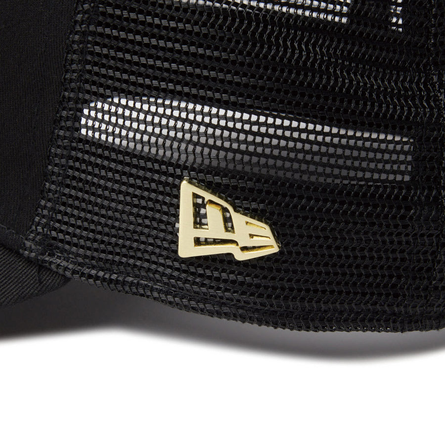 NEW ERA メタルフラッグロゴ ブラック ゴールド