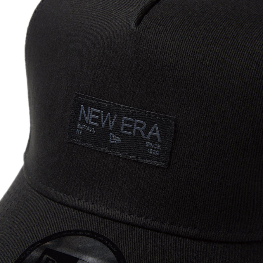 NEW ERA キャップ フロントロゴ ブラック ゴールド