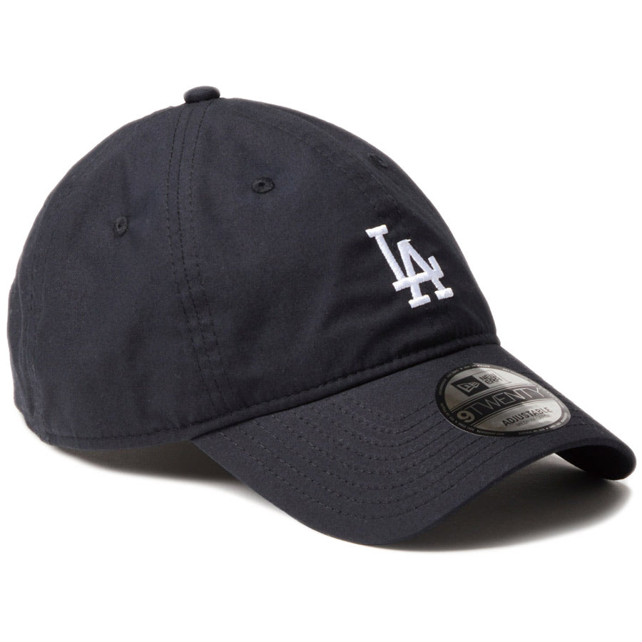 NEW ERA 9TWENTY キャップ ブラック 右斜め