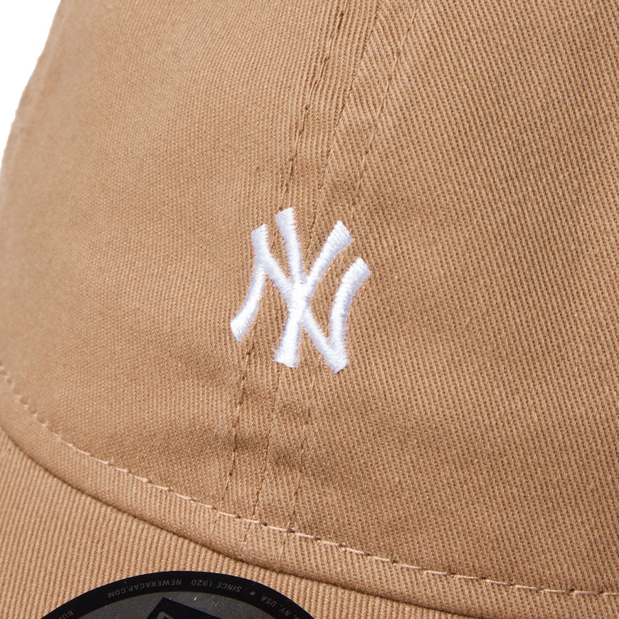 NEW ERA 9TWENTY ヤンキース カーキ ミニロゴ刺繍アップ