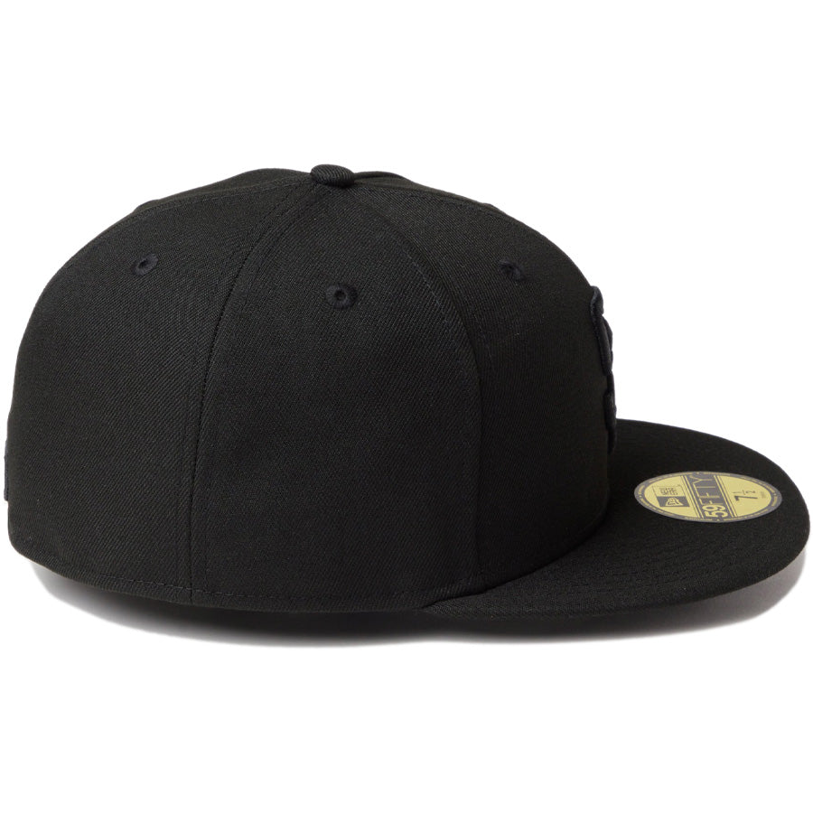 NEW ERA キャップ ブラック 右側面