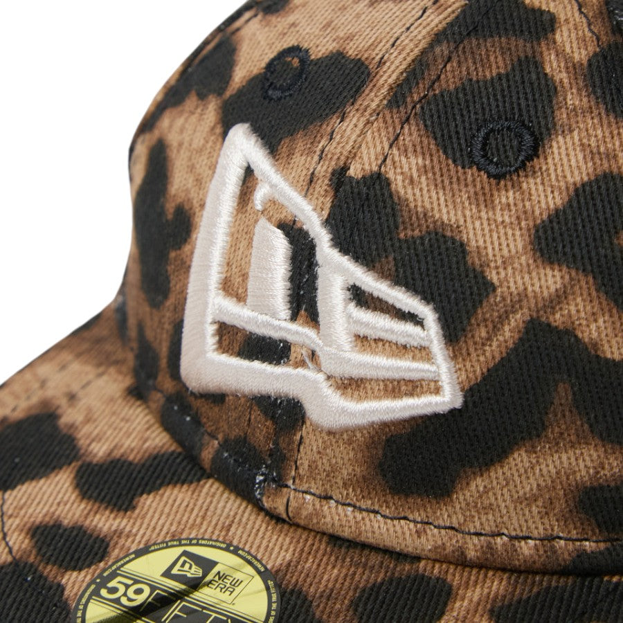 NEW ERA キャップポーチ エコバッグ フラッグロゴ レオパード/ブラウン キャップキーホルダー フロントロゴ詳細 15136970