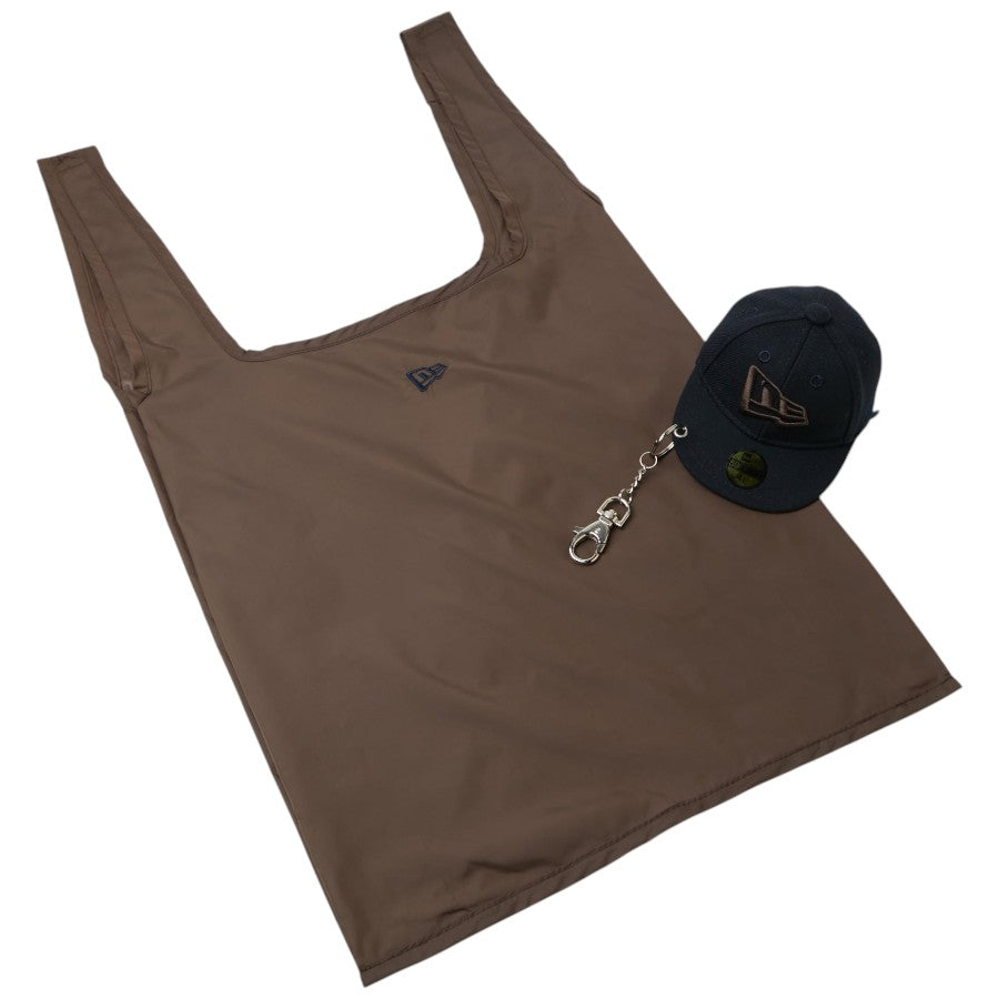 NEW ERA キャップポーチ エコバッグ フラッグロゴ ネイビー/ブラウン キャップキーホルダーとエコバッグ 平置き 15136969