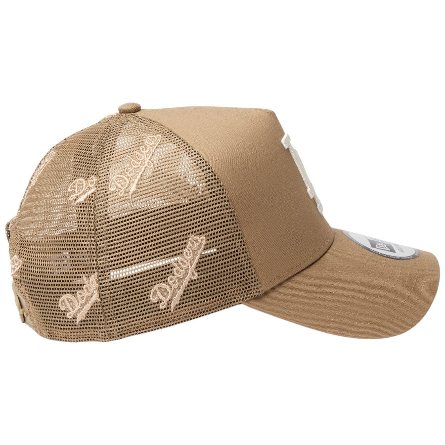 NEW ERA 9FORTY A-Frame トラッカー ドジャース カーキ 右向き画像