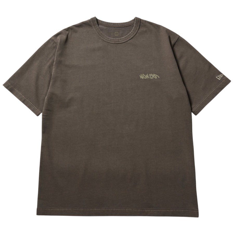 NEW ERA ガーメントダイ コットン Tシャツ Tagging ブラウン 正面