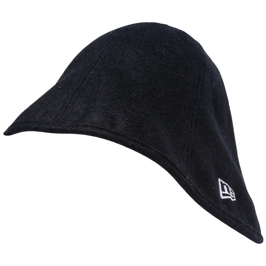 NEW ERA サウナハット マネキン着用 左斜め