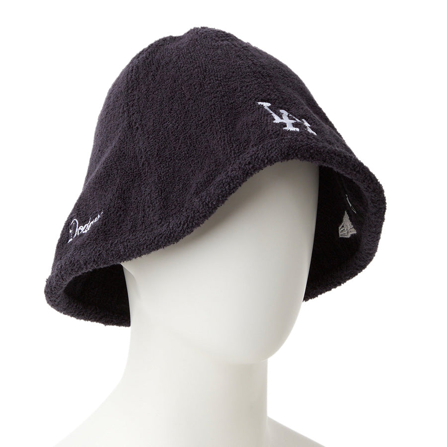 NEW ERA サウナハット マネキン着用 右斜め