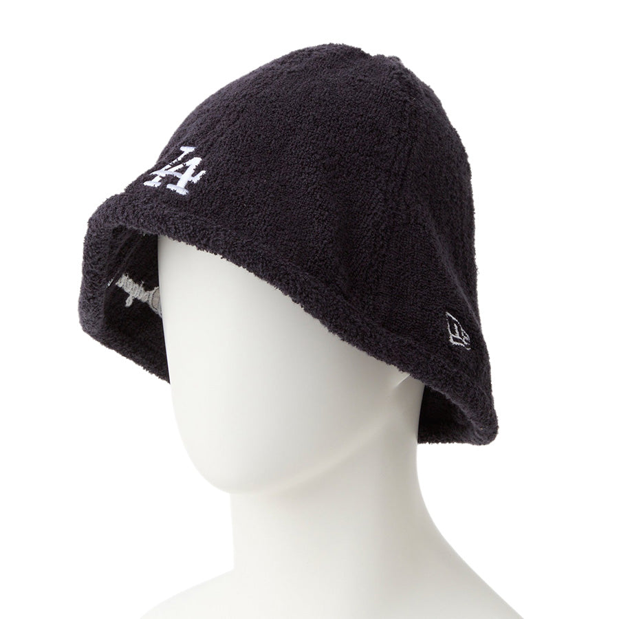 NEW ERA サウナハット マネキン着用 左斜め