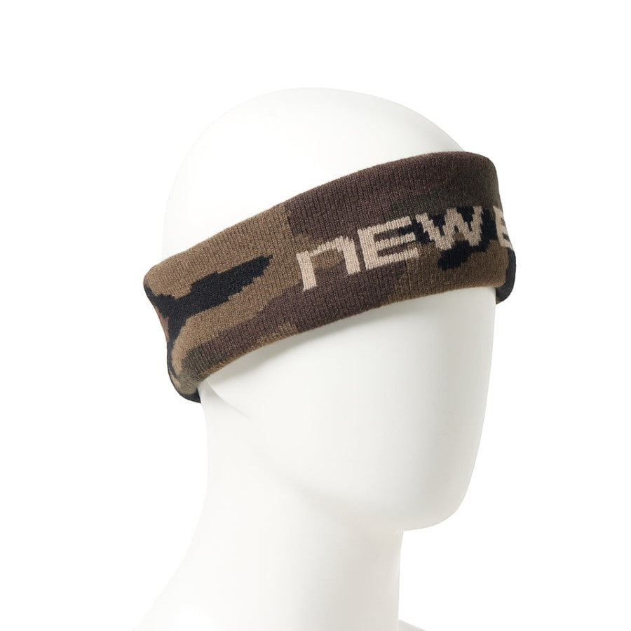 NEW ERA ニットヘアバンド Brand Name Logo ウッドランドカモ マネキン着用 右斜め向き 15135208
