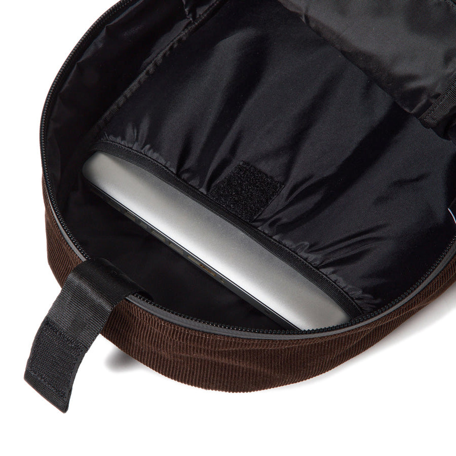 NEW ERA ライトパック 27L コーデュロイ ウォルナット PCスリーブ詳細 15121553