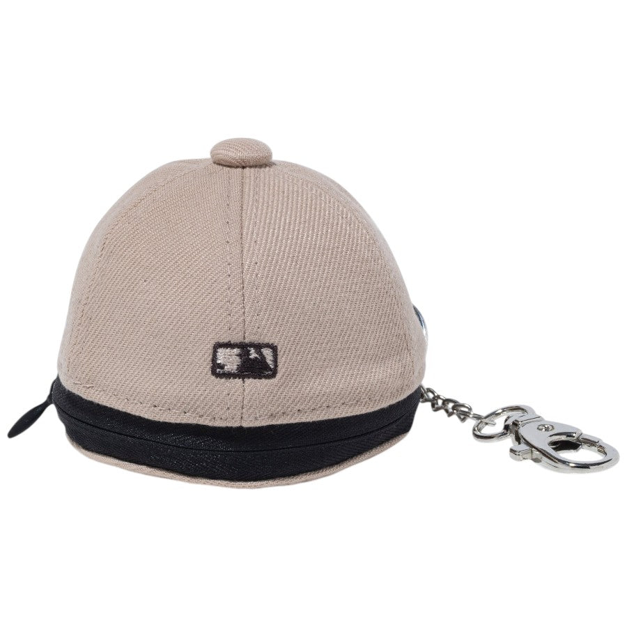 NEW ERA ミニキャップ イヤホンケース サンディエゴ・パドレス ニューベージュ 背面 平置き 15206536