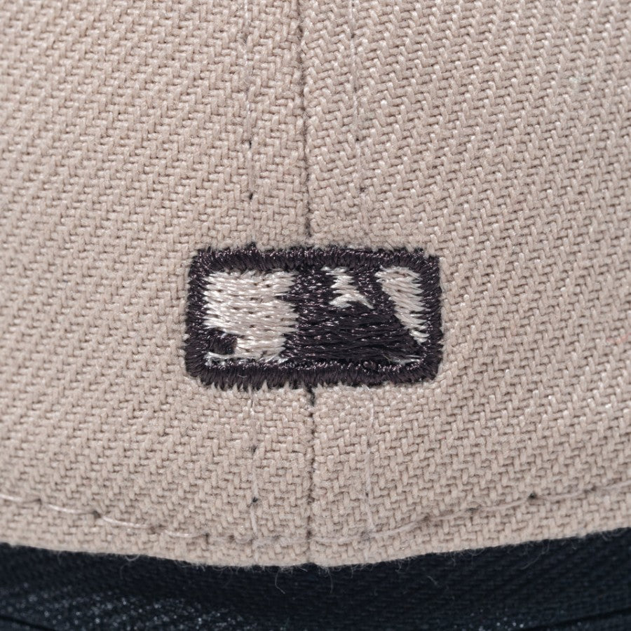 NEW ERA ミニキャップ イヤホンケース サンディエゴ・パドレス ニューベージュ バッターマンロゴ刺繍 15206536