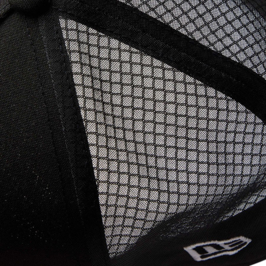 NEW ERA（ニューエラ）ニュートラッカーメッシュ ブラック ディテール