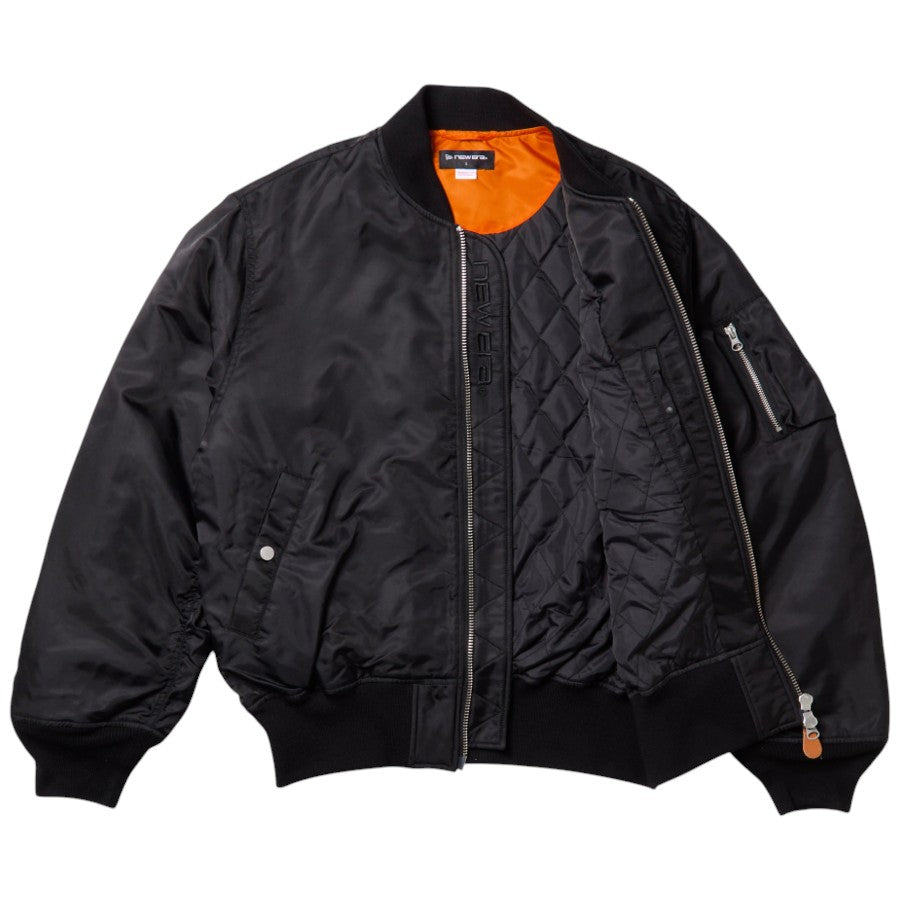NEW ERA ナイロン ボンバージャケット レザーパッチ MA-1 ブラック 正面 フロントファスナー開放 15129335
