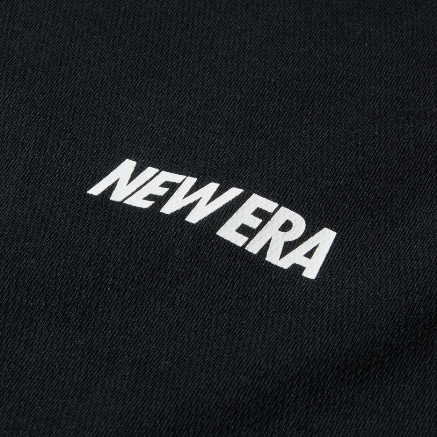 NEW ERA オーバーサイズド パフォーマンスTシャツ ブラック フロントロゴ
