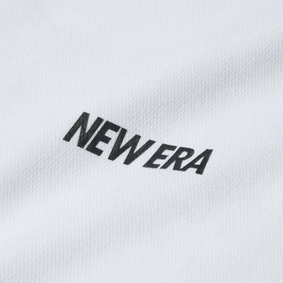 NEW ERA オーバーサイズド パフォーマンスTシャツ ホワイト フロントロゴ