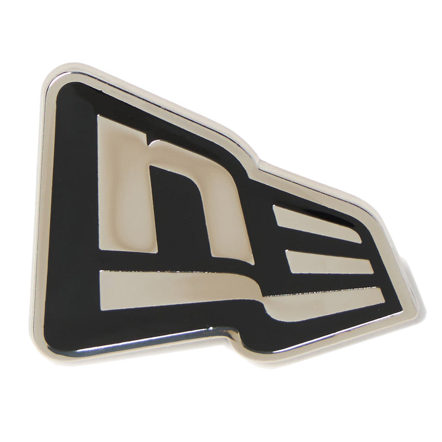 NEW ERA ピンズ Flagロゴ シルバー ブラック 正面
