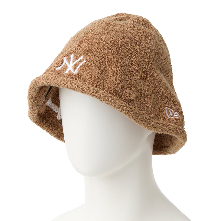 NEW ERA サウナハット マネキン着用 左斜め