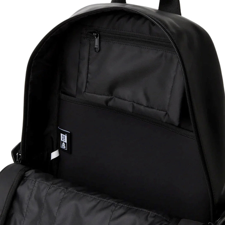 NEW ERA スマートパック 02 28L シンセティックレザー ブラック メインポケット開放時 14750853