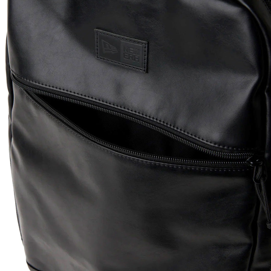 NEW ERA スマートパック 02 28L シンセティックレザー ブラック 外側ポケット詳細 14750853
