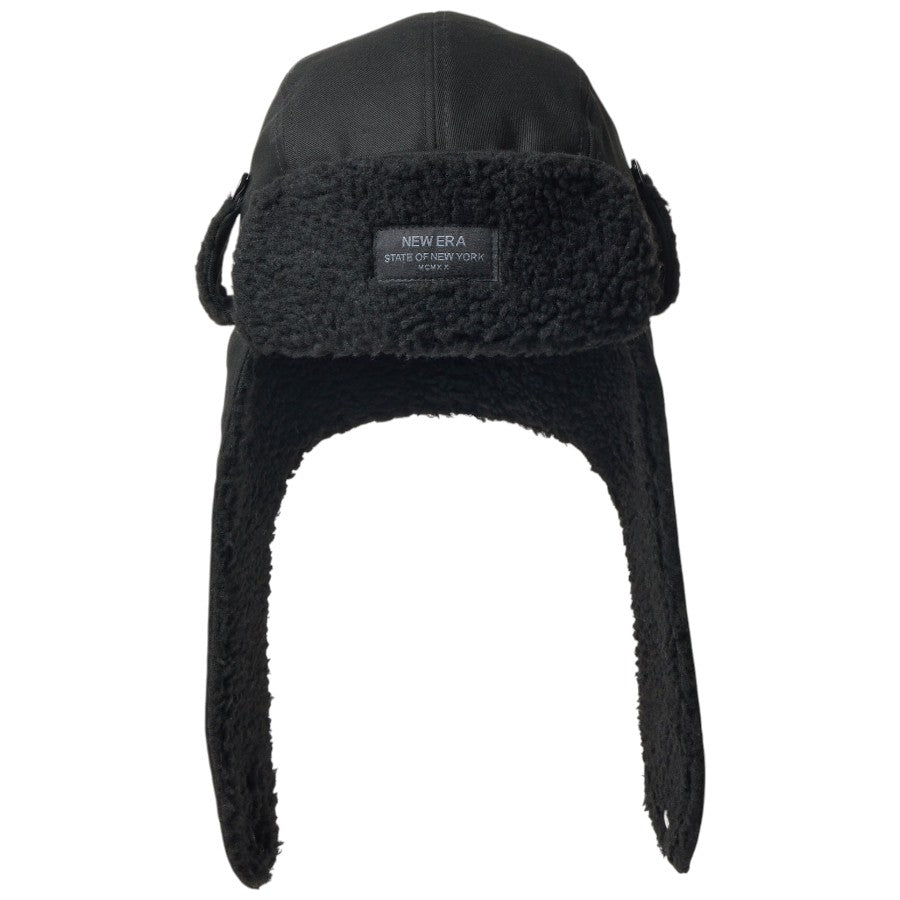 NEW ERA トラッパー Black Patch キャップ ブラック 正面 イヤーフラップを垂らした状態 15136881