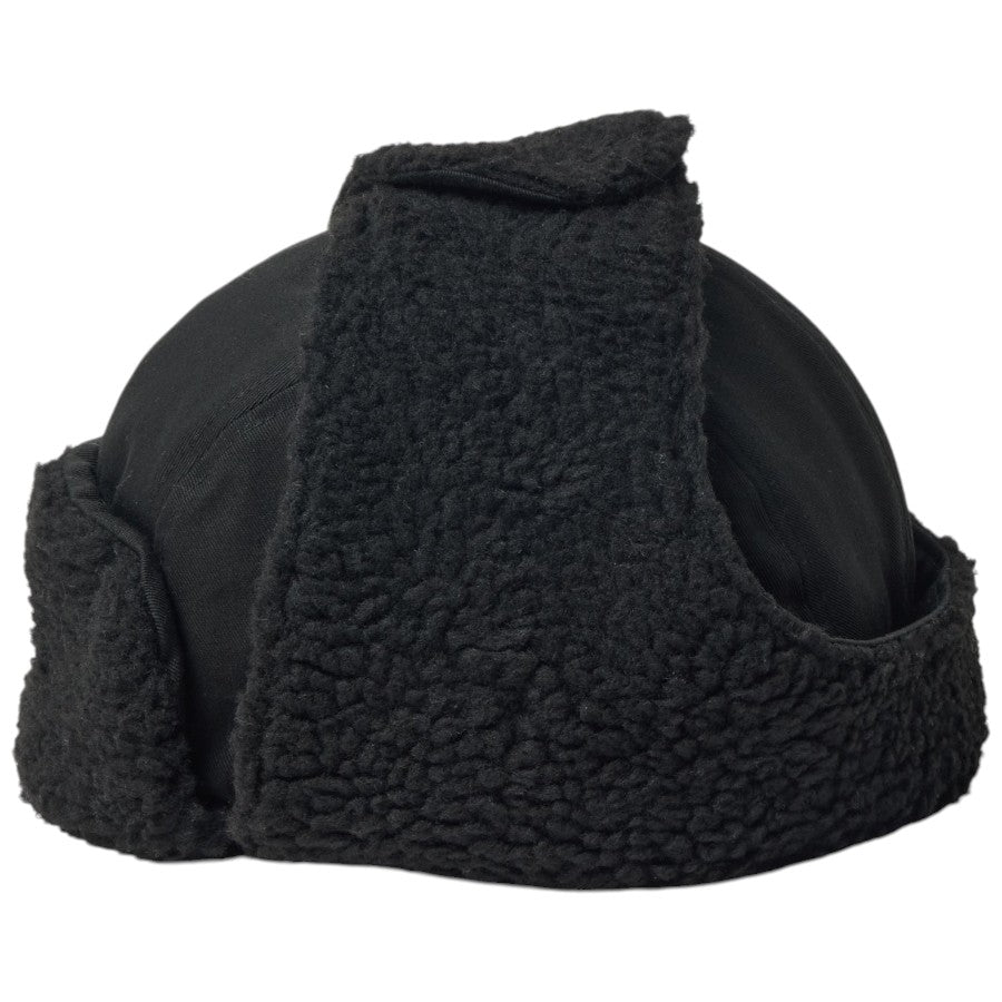 NEW ERA トラッパー Black Patch キャップ ブラック 左向き NEフラッグロゴ刺繍 イヤーフラップを畳んだ状態 15136881