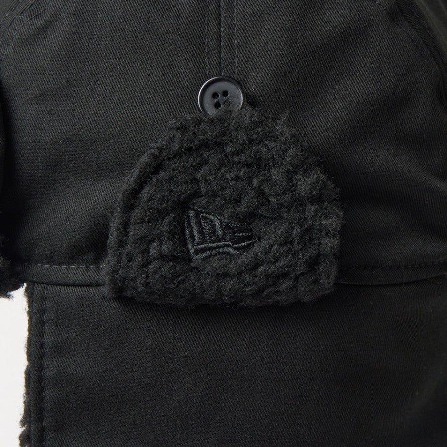 NEW ERA トラッパー Black Patch キャップ ブラック NEフラッグロゴ刺繍詳細 15136881