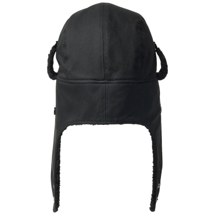NEW ERA トラッパー Black Patch キャップ ブラック 背面 イヤーフラップを垂らした状態 15136881