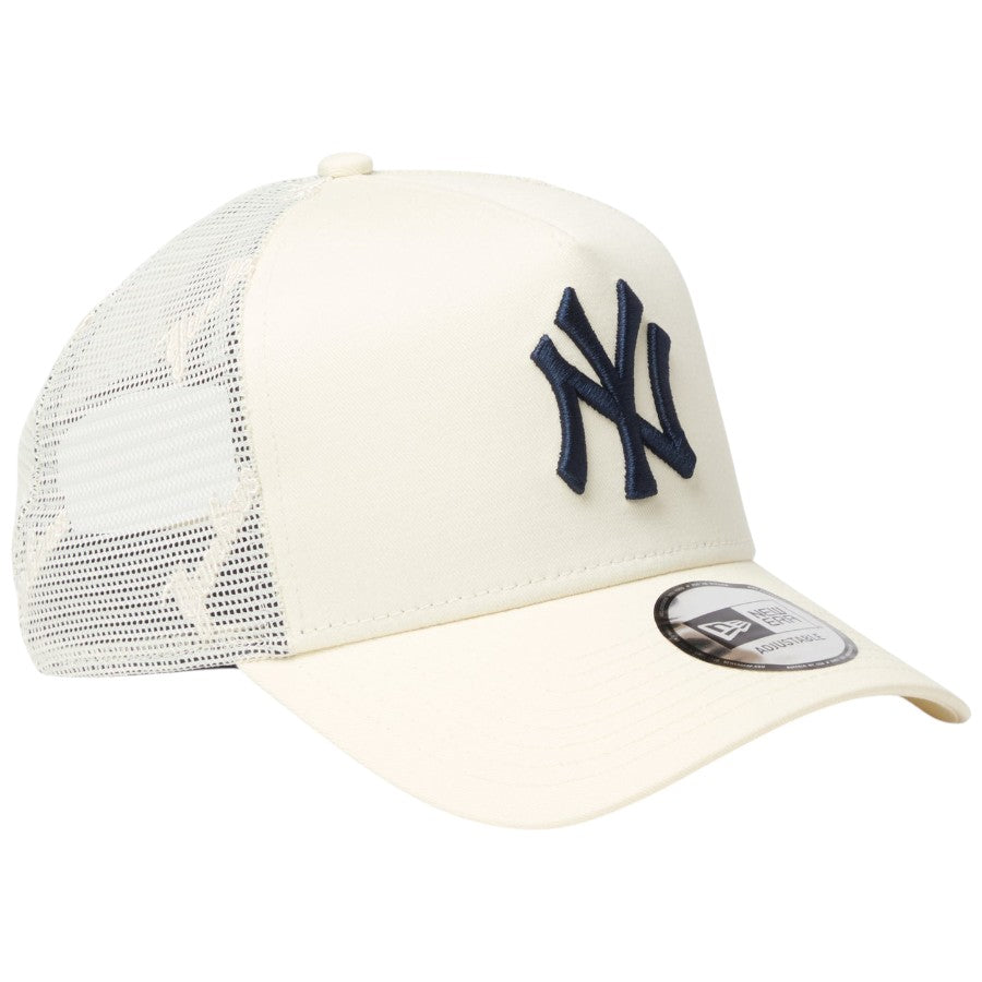 NEW ERA 9FORTY A-Frame トラッカー ヤンキース クロームホワイト 右斜め画像
