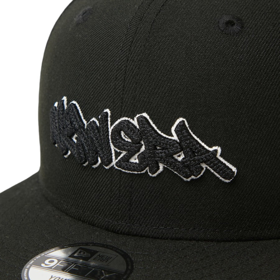 NEW ERA キッズ Youth 9FIFTY Tagging Logo スナップバック キャップ ブラック フロントロゴ刺繍詳細 15124946