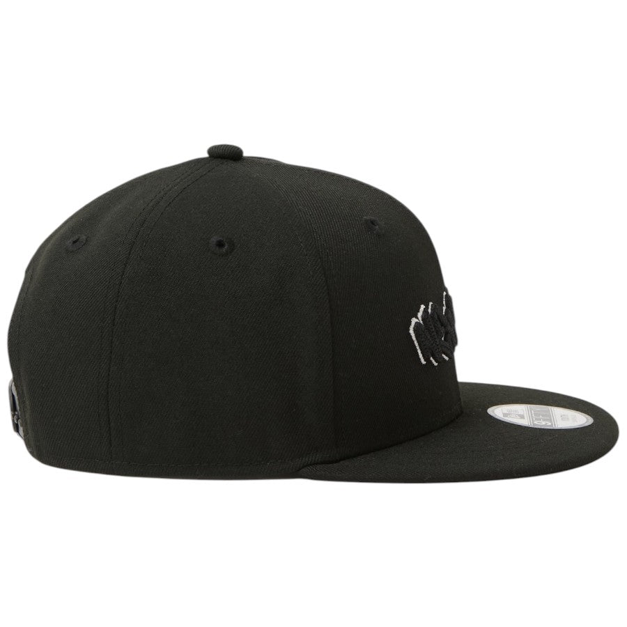 NEW ERA キッズ Youth 9FIFTY Tagging Logo スナップバック キャップ ブラック 右向き 15124946