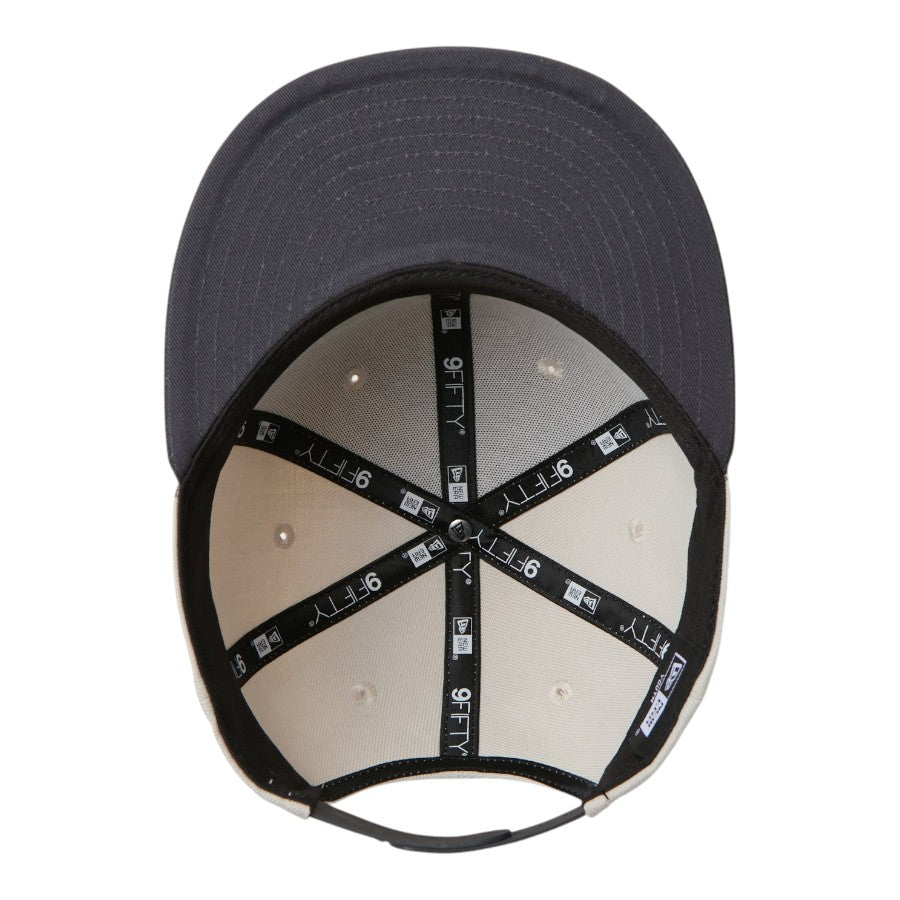 NEW ERA キッズ Youth 9FIFTY Tagging Logo スナップバック キャップ ストーン/グラファイト 裏側全体 15124945
