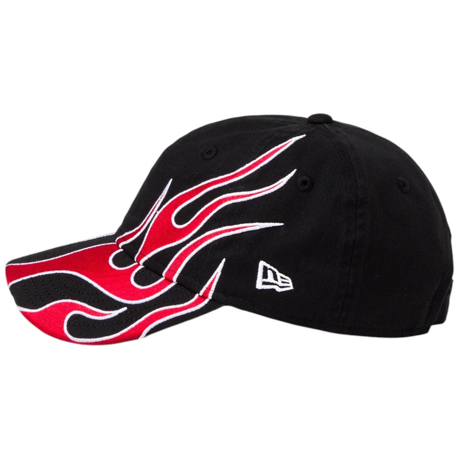 NEW ERA Youth 9TWENTY The Flame キッズ キャップ ブラック スカーレット 左向き NEフラッグロゴ刺繍 15124998