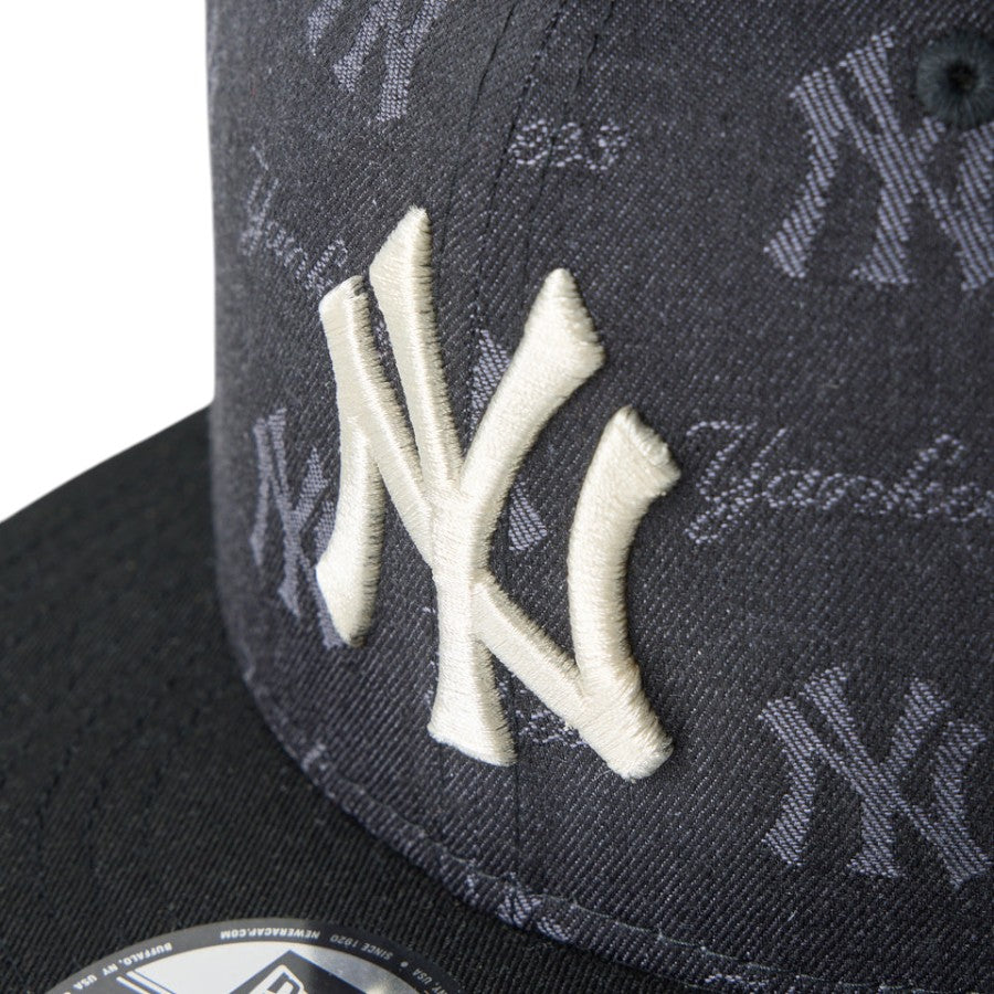 NEW ERA ヤンキース ロゴ刺繍ディテール