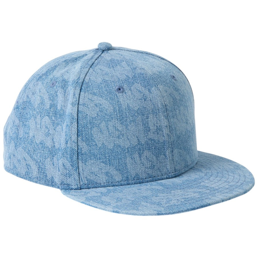 NEW ERA ウォッシュドデニム 右斜めスタイル