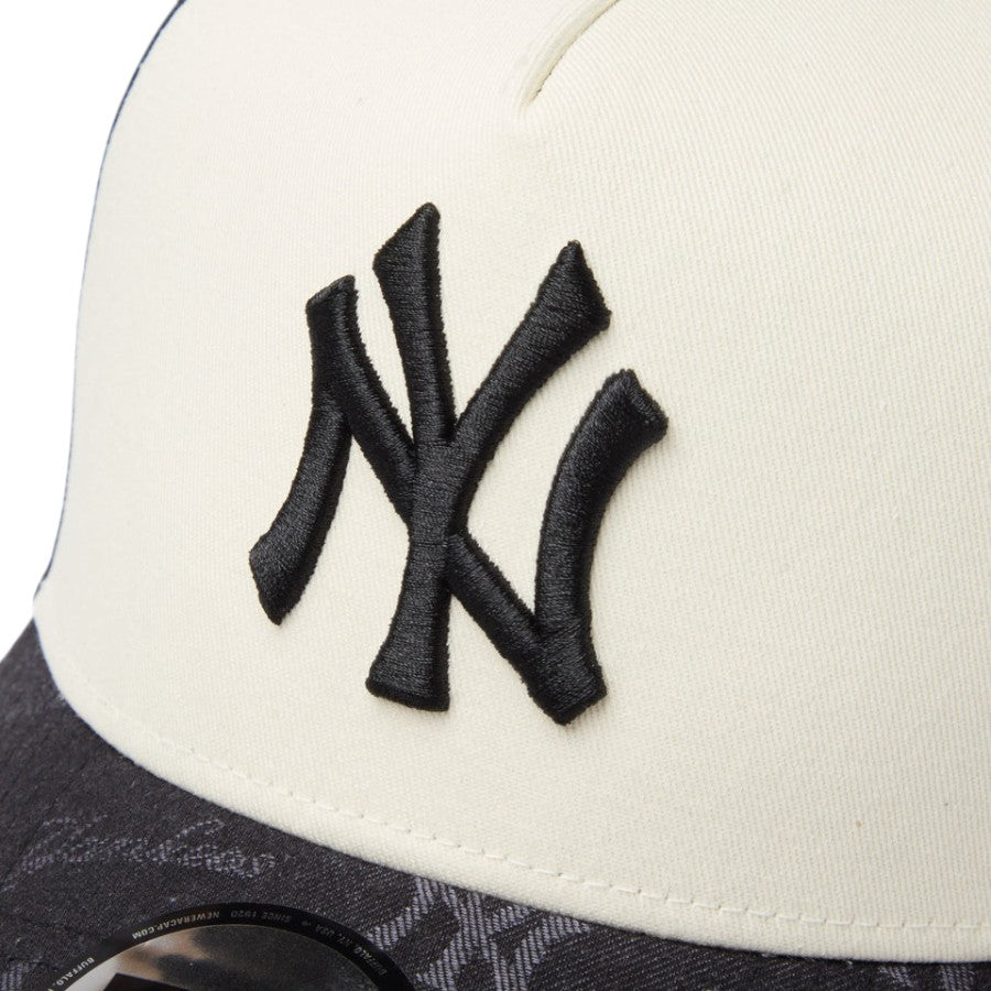 NEW ERA ヤンキース ロゴ刺繍ディテール