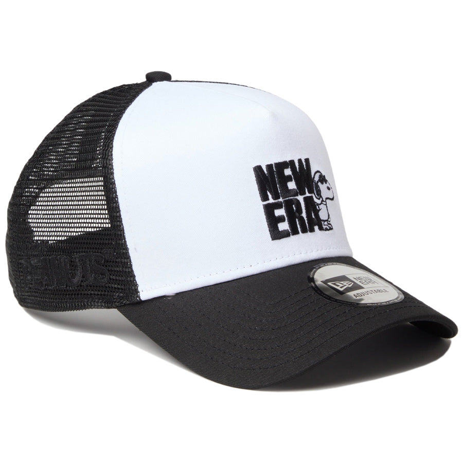 NEW ERA ピーナッツ ブラックホワイト 右斜め