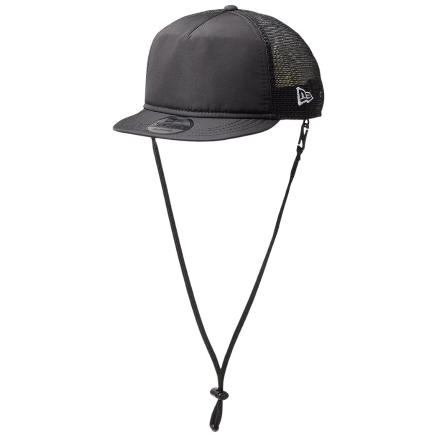 NEW ERA 顎紐付き キャップ 全体