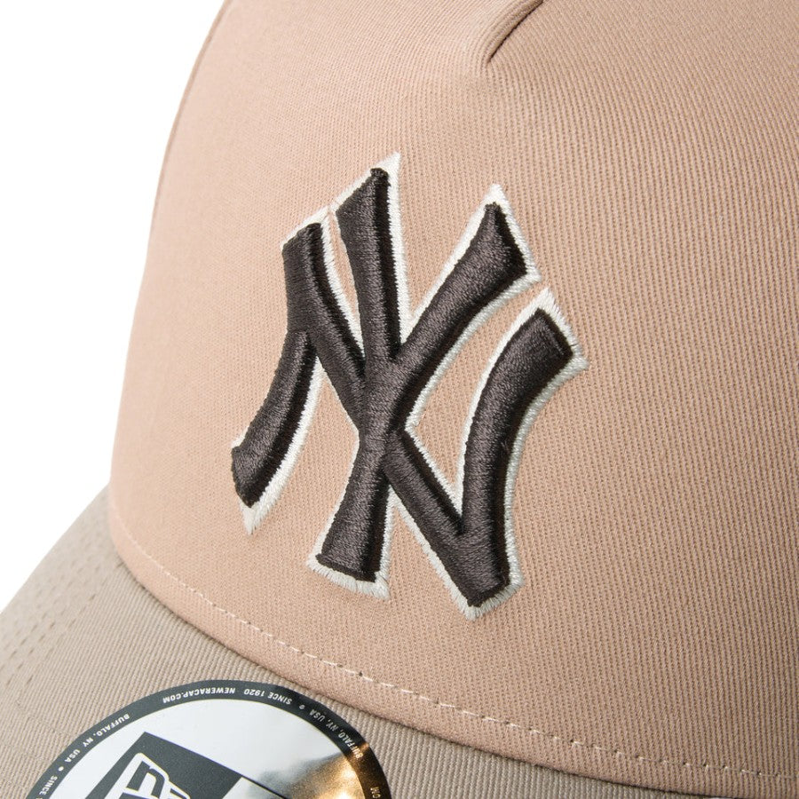 NEW ERA ヤンキース ロゴ刺繍ディテール