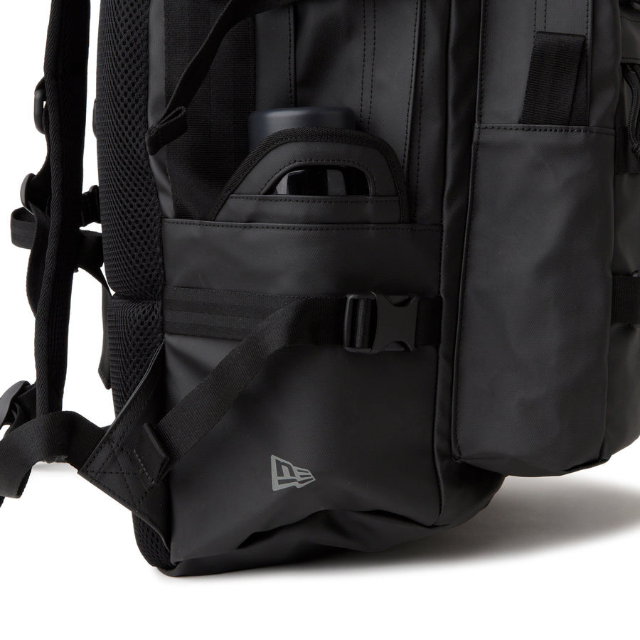 NEW ERA（ニューエラ）キャリアパック 35L シンセティックレザー