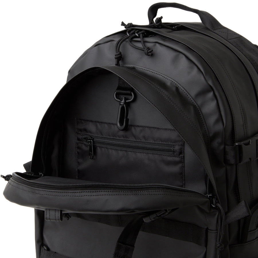 NEW ERA（ニューエラ）キャリアパック 35L シンセティックレザー