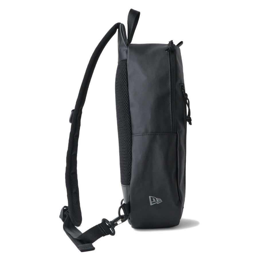 NEW ERA ボディバッグ ブラック 右側面