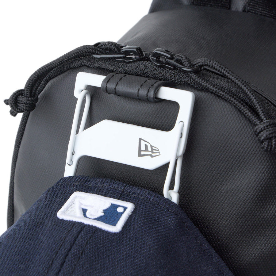 NEW ERA ボディバッグ Cap Clip装着例